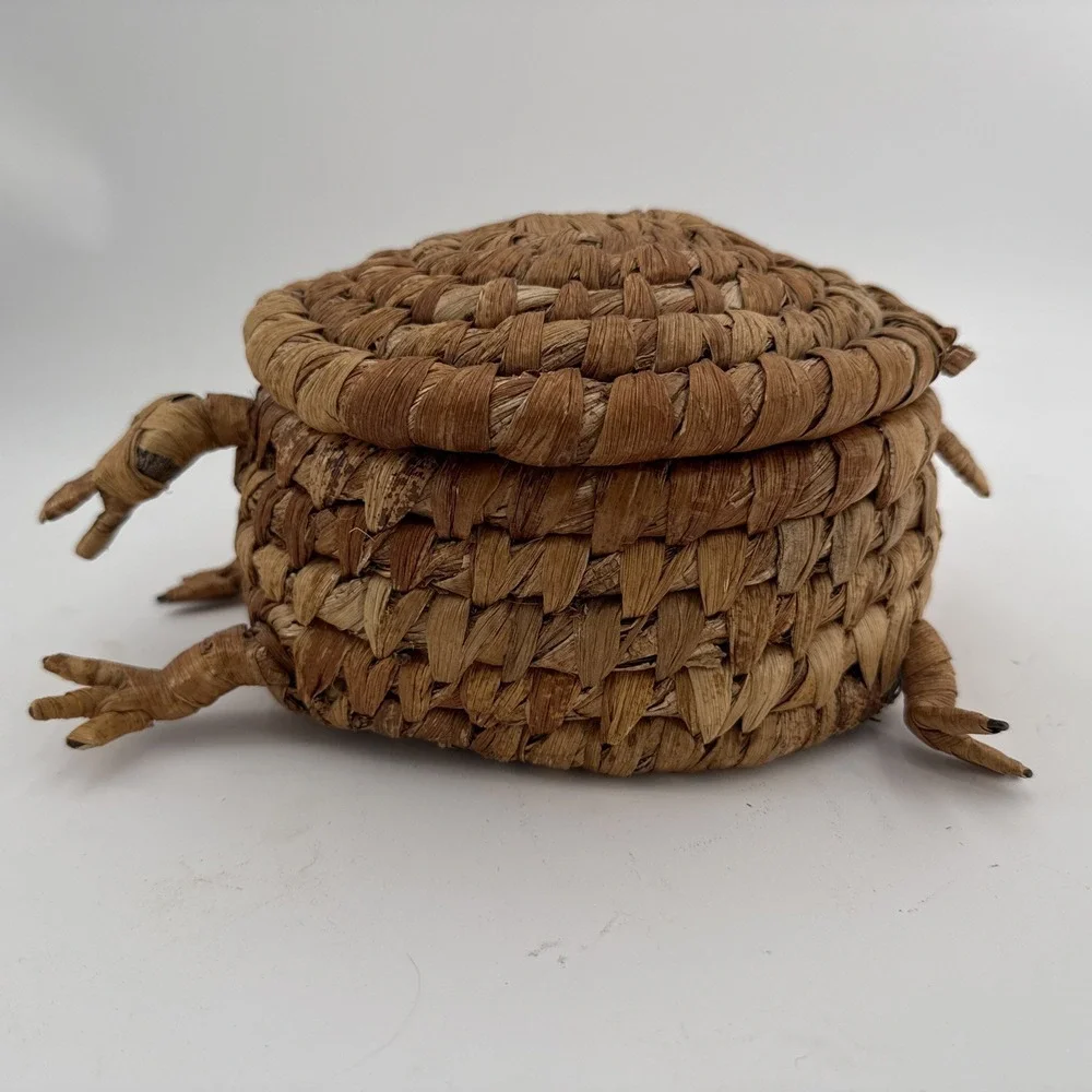 Vtg Handwoven Turtle Armadillo Basket Box Woven Straw Lidded Trinket Container